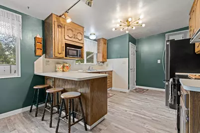 5822 S 2575 W, Roy, UT 84067 - Photo 10