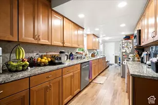 564 S Main St, Kaysville, UT 84037 - Photo 10