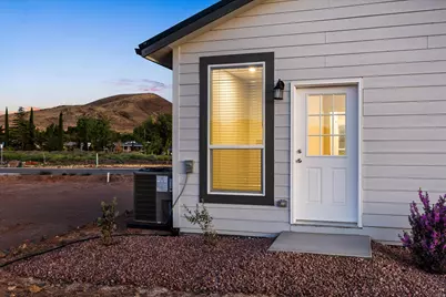 2752 W Crest View Ln, Hurricane, UT 84737 - Photo 2