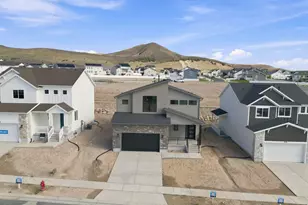 3385 E Baywater Dr, Eagle Mountain, UT 84005 - Photo 10