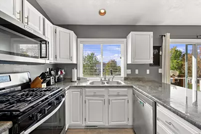 2257 N 2290 W, Clinton, UT 84015 - Photo 8