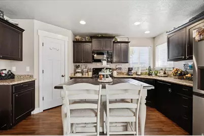 224 E Tate Ct, Grantsville, UT 84029 - Photo 10
