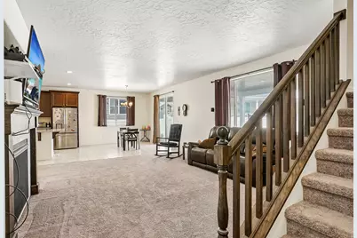 746 W Gladiolus Cir, Saratoga Springs, UT 84045 - Photo 4