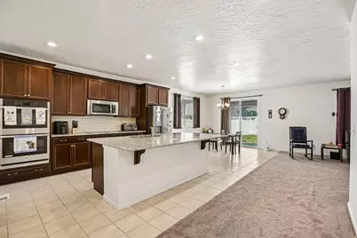 746 W Gladiolus Cir, Saratoga Springs, UT 84045 - Photo 12