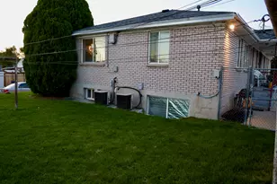 8775 S 40 E, Sandy, UT 84070 - Photo 10