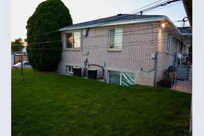 8775 S 40 E, Sandy, UT 84070 - Photo 18