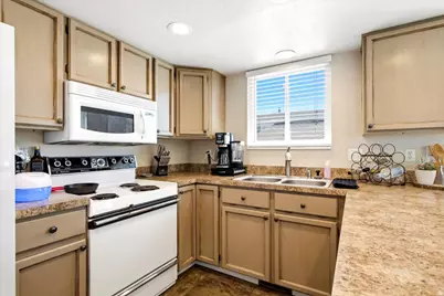 5220 S 2100 W, Roy, UT 84067 - Photo 8