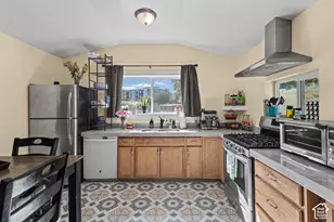 8808 S Oxford Cir, Sandy, UT 84070 - Photo 2