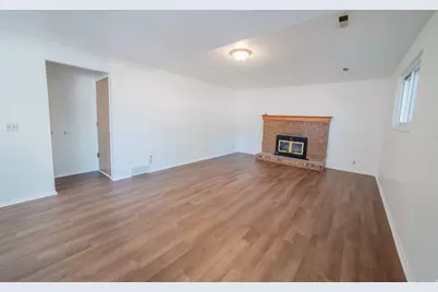 10273 S Countrywood Dr, Sandy, UT 84092 - Photo 12