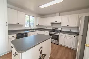 10273 S Countrywood Dr, Sandy, UT 84092 - Photo 6