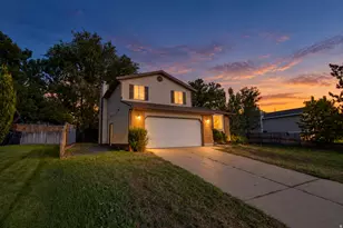 10273 S Countrywood Dr, Sandy, UT 84092 - Photo 2