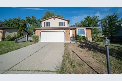 10273 S Countrywood Dr, Sandy, UT 84092 - Photo 32