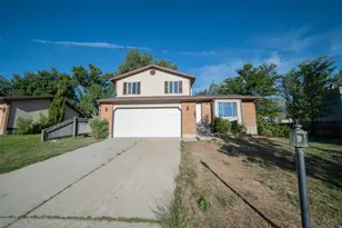 10273 S Countrywood Dr, Sandy, UT 84092 - Photo 32