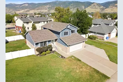 934 W Meadowlark Ln N, West Bountiful, UT 84087 - Photo 2