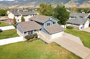 934 W Meadowlark Ln N, West Bountiful, UT 84087 - Photo 2