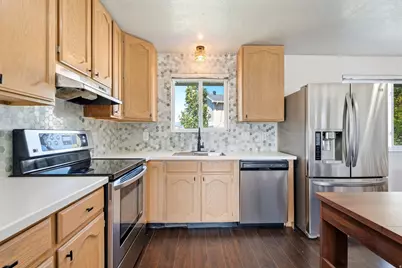 934 W Meadowlark Ln N, West Bountiful, UT 84087 - Photo 8