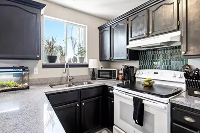 425 W 300 N, Clearfield, UT 84015 - Photo 8