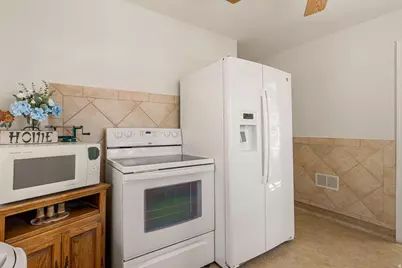 235 N 200 W, Hurricane, UT 84737 - Photo 8