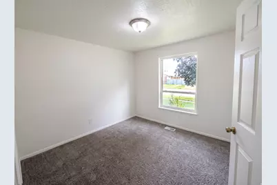 1386 S 1250 E, Clearfield, UT 84015 - Photo 8