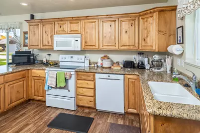 275 W 60 S, Hyde Park, UT 84318 - Photo 12