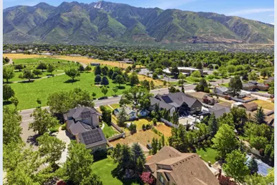 10850 S 1700 E, Sandy, UT 84092 - Photo 4