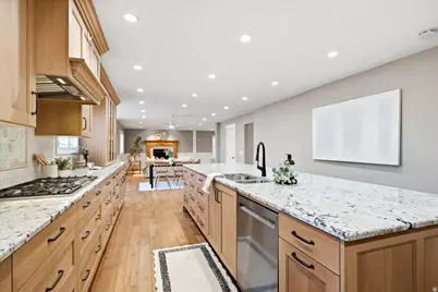 7262 S Towncrest Dr, Cottonwood Heights, UT 84121 - Photo 12