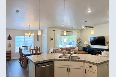 3911 S Sugar Plum Way, Washington, UT 84780 - Photo 8