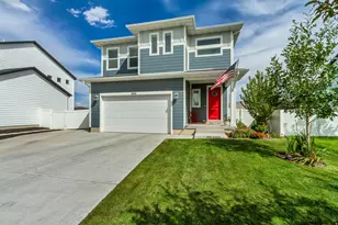 5044 N Folkstone Dr, Eagle Mountain, UT 84005 - Photo 2