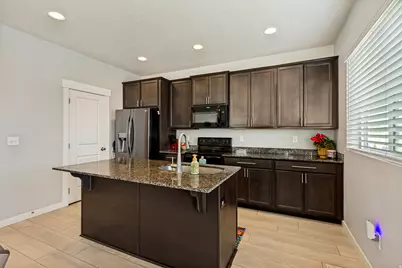 5044 N Folkstone Dr, Eagle Mountain, UT 84005 - Photo 12