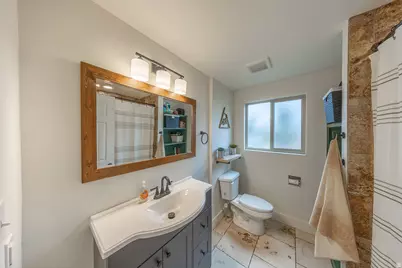 1987 S Claremont Dr E, Bountiful, UT 84010 - Photo 14