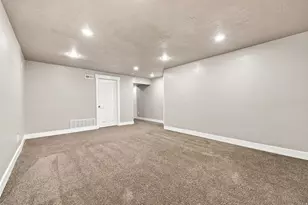 8533 S Sunrise Oak Dr, West Jordan, UT 84081 - Photo 22