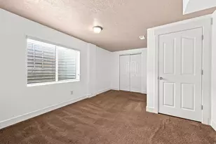 8533 S Sunrise Oak Dr, West Jordan, UT 84081 - Photo 24