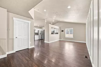 8533 S Sunrise Oak Dr, West Jordan, UT 84081 - Photo 6