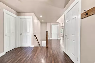 8533 S Sunrise Oak Dr, West Jordan, UT 84081 - Photo 4