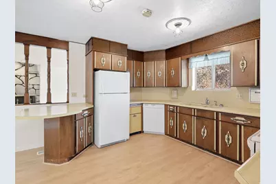 6082 S Main St, Murray, UT 84107 - Photo 10