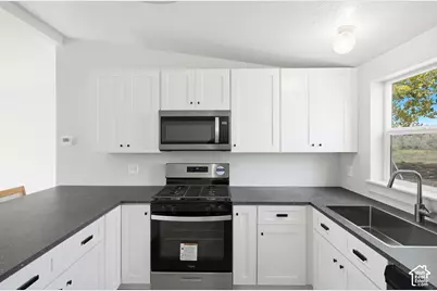 285 E 100 N, Myton, UT 84052 - Photo 12