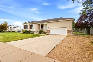 1815 W 2175 S, Syracuse, UT 84075 - Photo 2