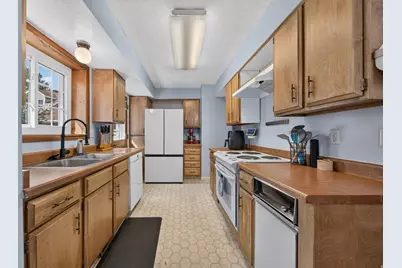 582 E 6870 S, Midvale, UT 84047 - Photo 8