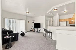 4904 W Stormy Meadow Dr, Riverton, UT 84096 - Photo 2