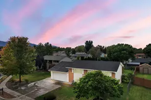 623 W 1635 N, Clinton, UT 84015 - Photo 2