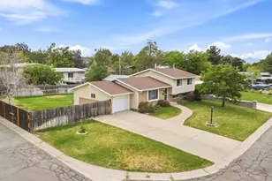 3070 E 7145 S, Cottonwood Heights, UT 84121 - Photo 32