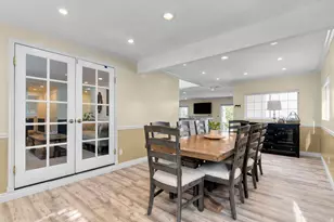 6482 S 2520 E, Cottonwood Heights, UT 84121 - Photo 6