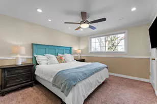 6482 S 2520 E, Cottonwood Heights, UT 84121 - Photo 14