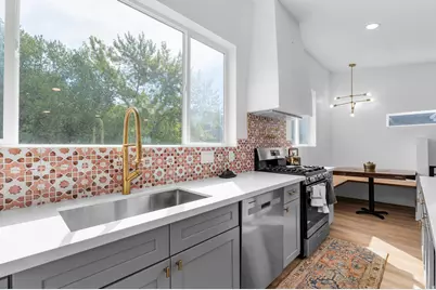 6482 S 2520 E, Cottonwood Heights, UT 84121 - Photo 44