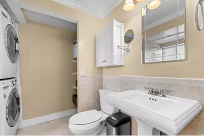 6482 S 2520 E, Cottonwood Heights, UT 84121 - Photo 16