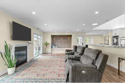 6482 S 2520 E, Cottonwood Heights, UT 84121 - Photo 12