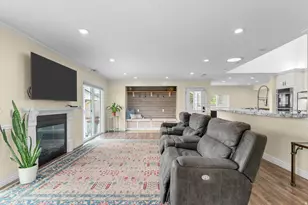 6482 S 2520 E, Cottonwood Heights, UT 84121 - Photo 12