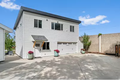 6482 S 2520 E, Cottonwood Heights, UT 84121 - Photo 32