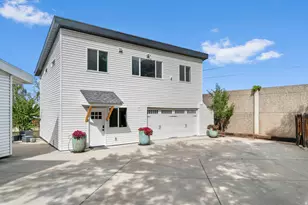 6482 S 2520 E, Cottonwood Heights, UT 84121 - Photo 32
