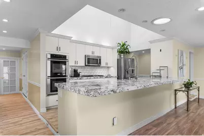 6482 S 2520 E, Cottonwood Heights, UT 84121 - Photo 8